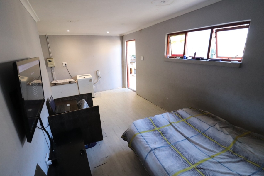 5 Bedroom Property for Sale in Churchill Estate Western Cape